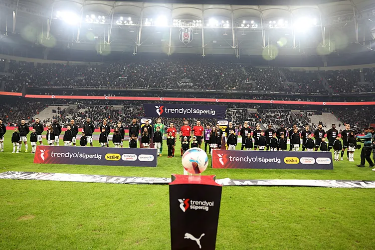 Son dakika haberi: Beşiktaş’ta Musrati ve Joao Mario’ya olay tepki! Oyundan çıkarlarken tribünlerden...