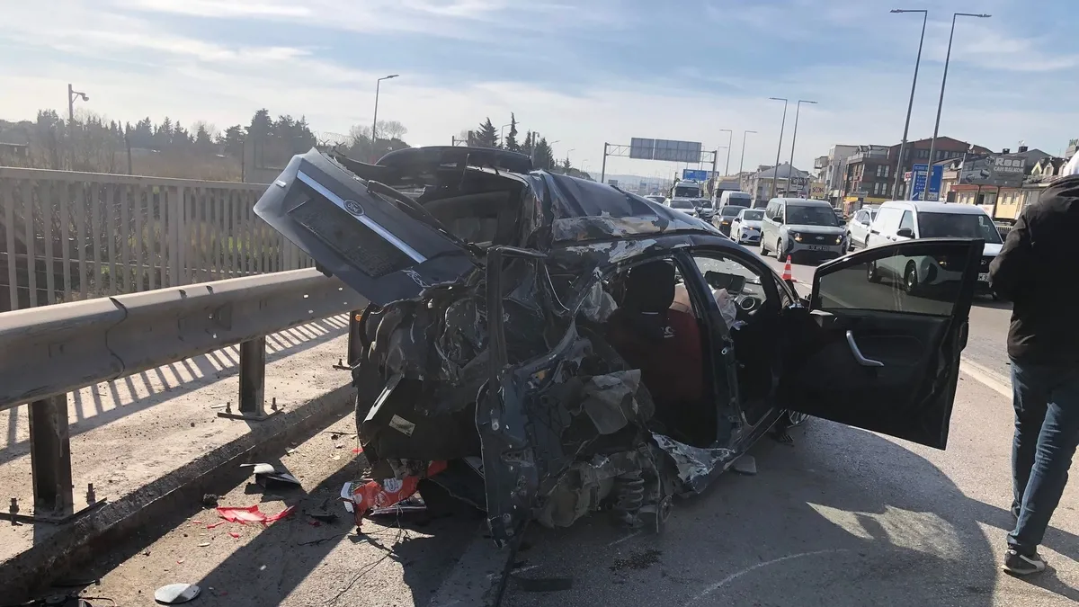 Balıkesir’de feci kaza: Otomobil su tankerine ok gibi saplandı! Sürücü ağır yaralı Balıkesir’de feci kaza: Otomobil su tankerine ok gibi saplandı! Sürücü ağır yaralı