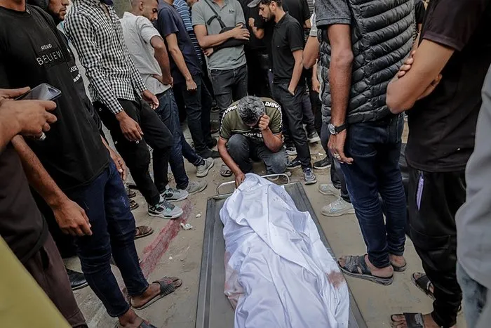Gazze açlık ve bombardıman kıskacında: Son 24 saatte 60 ölü