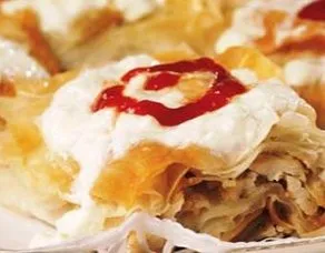 Yoğurt Soslu Tavuklu Börek