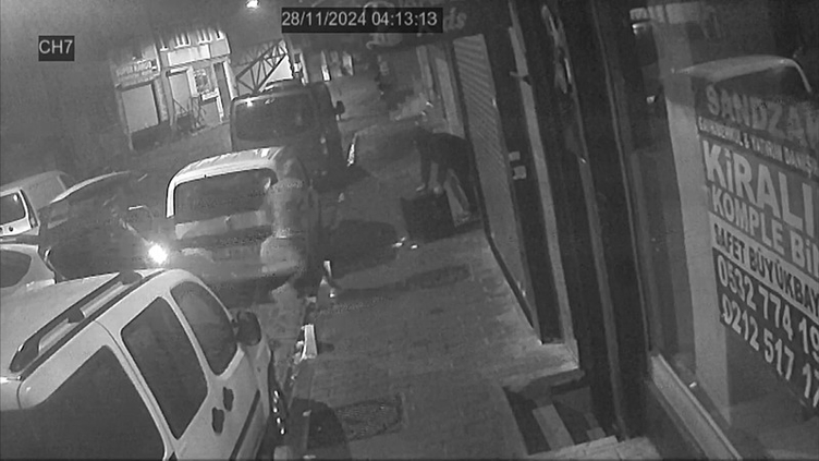 İçinde 110 bin dolar bulunan kasayı çaldılar: O anlar kamerada!