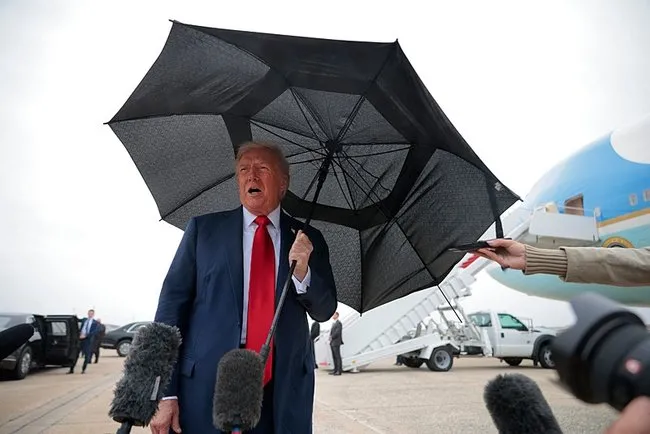 Trump, Mısır’daki toplantıya katılmak üzere Beyaz Saray’dan ayrıldı