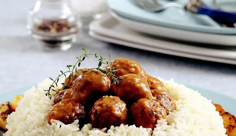 Hindistancevizli Pilav Eşliğinde Zencefilli Köfte