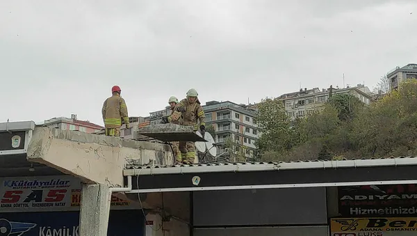 istanbulu-firtina-yikti-gecti-1669045946513.jpg
