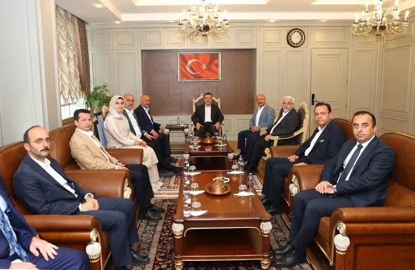 bakani-yumakli-adiyamanda-sektor-temsilcileriyle-bulustu-tarimda-turkiye-yuzyili-vurgusu-1754147870609.jpg