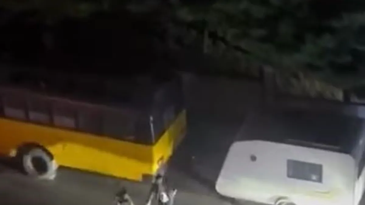 Yol verme kavgasında oğlunun yanındaki babayı bıçakladılar Yol verme kavgasında oğlunun yanındaki babayı bıçakladılar