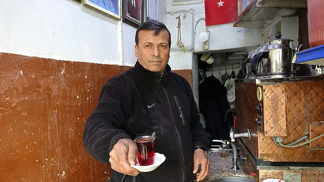 turkiyenin-en-cay-tiryakisi-ili-belli-oldu-karadenizi-bile-geride-birakti-gunde-15-20-bardak-1767952382428.jpeg
