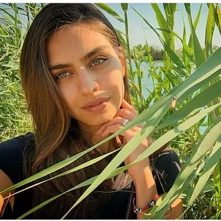 Amine Gülşe düğün boyunca dans etti