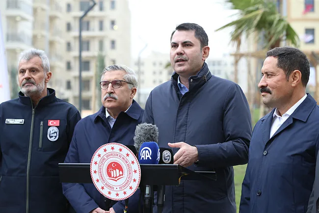 ak-partili-huseyin-yayman-evler-yapilmadi-demek-gercekle-bagdasmiyor-gelin-hatayda-sahada-gorun-1766754186003.jpeg AK Partili Hüseyin Yayman: Evler yapılmadı demek gerçekle bağdaşmıyor, gelin Hatay’da sahada görün!