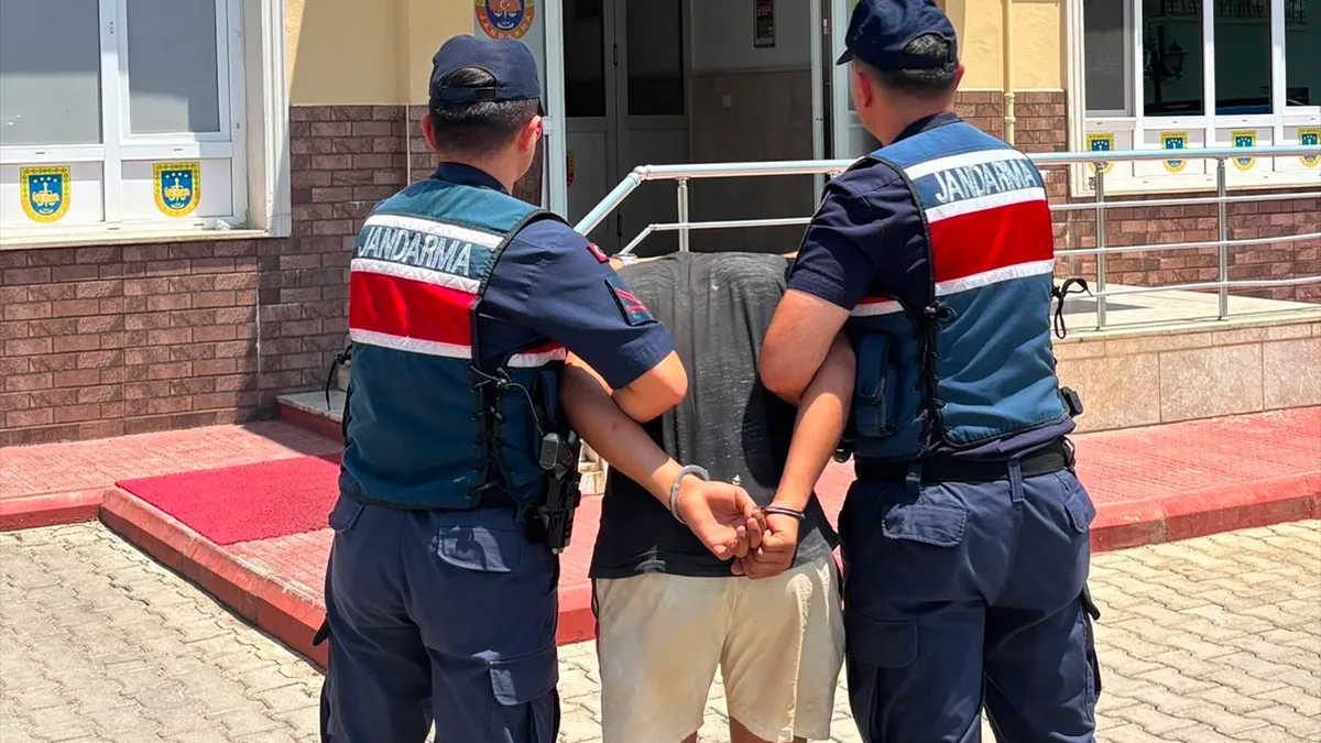 Alanya'da kendisini jandarma tanıtıp hesaptan kaçan şüphelinin JASAT ekiplerince yakalanması