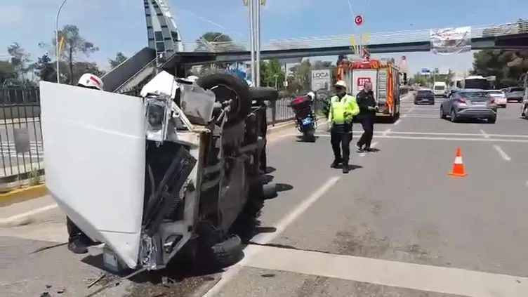 Haliliye'de otomobil yan yattı