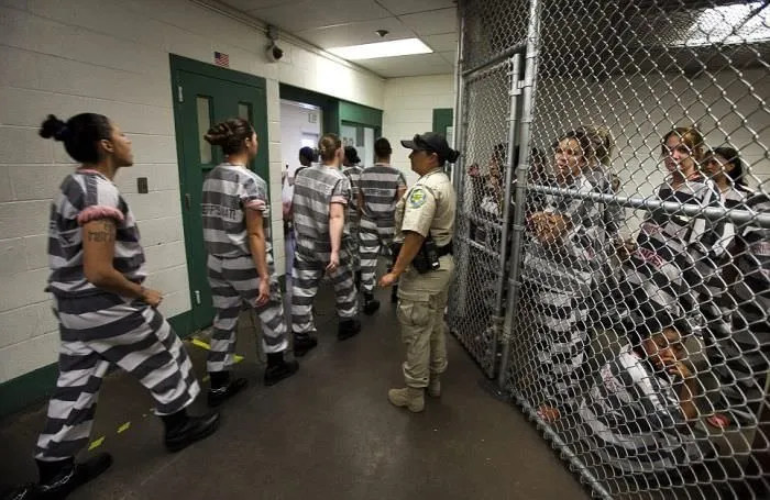 ABD’nin prangalı kadın mahkumları