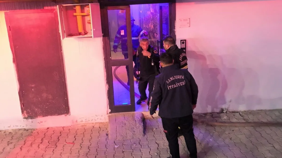Şanlıurfa'da binada yangın çıktı