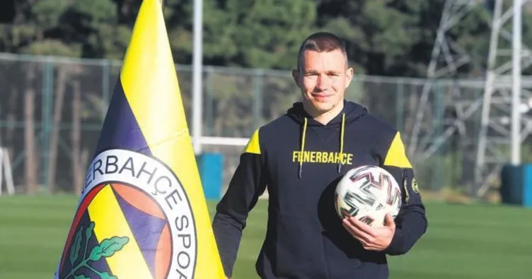 Kjaer’in yerine Szalai gidiyor!