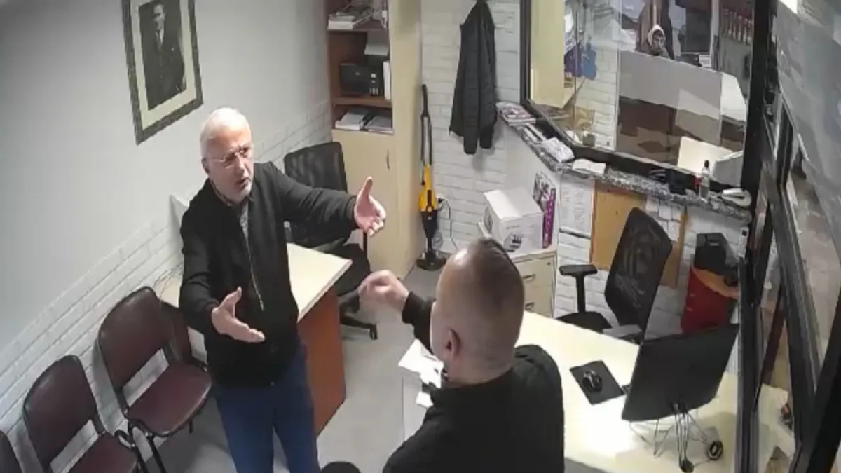 Şile’de dehşet anı kamerada: Oğlunun borcu yüzünden dükkanını patlattılar! ‘Üstüne toprak atacağız’ Şile’de dehşet anı kamerada: Oğlunun borcu yüzünden dükkanını patlattılar! ‘Üstüne toprak atacağız’