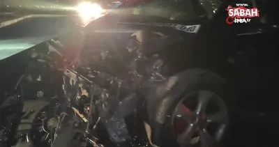 Bayram tatili yolunda kaza: Hurdaya dönen otomobilde 5 kişi yaralandı | Video