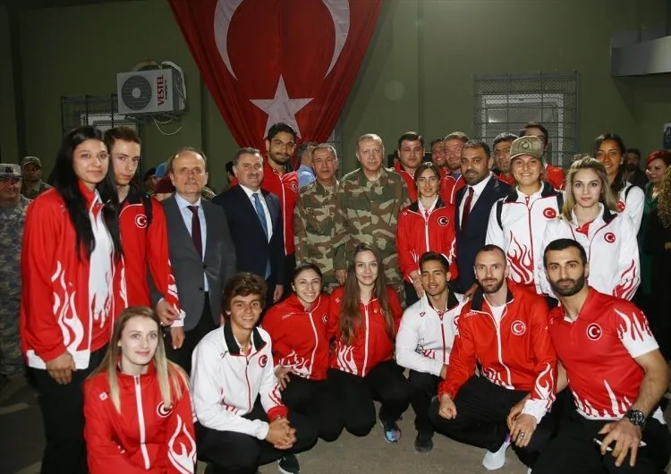 Cumhurbakanı ile beraber ünlü isimler sınıra akın etti