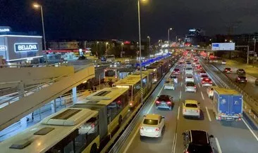 Bakırköy’de metrobüs arızası! Metrelerce kuyruk oluştu!