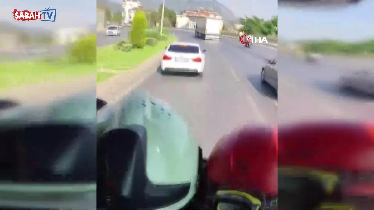 Alanya'da sirenli itfaiyeye yol vermeyen sürücü kameraya yansıdı Alanya'da sirenli itfaiyeye yol vermeyen sürücü kameraya yansıdı