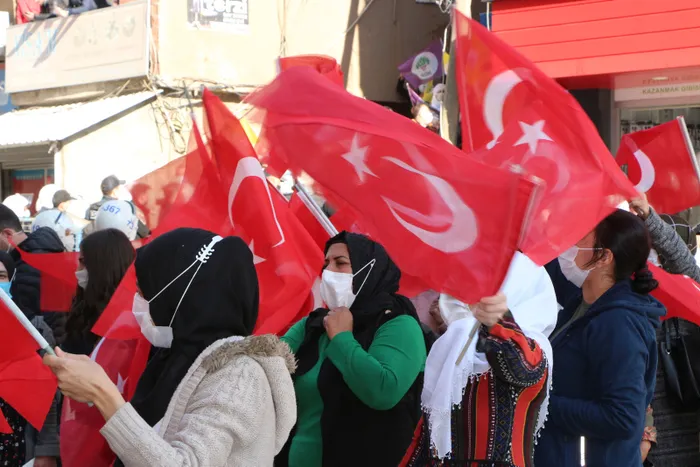 Evlat nöbetindeki aileler ile HDP'liler arasında gerginlik çıktı!