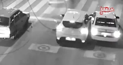 Hızını alamayan otomobil, kırmızı ışıkta bekleyen araçların arasına daldı... O anlar kamerada