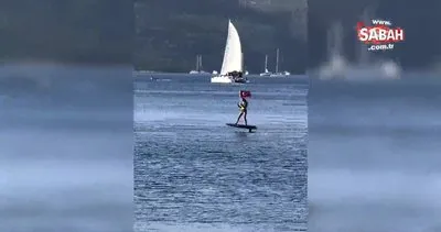 Pınar Altuğ’un 14 yaşındaki kızı Su, elinde Türk bayrağıyla rüzgar sörfü yaptı | Video