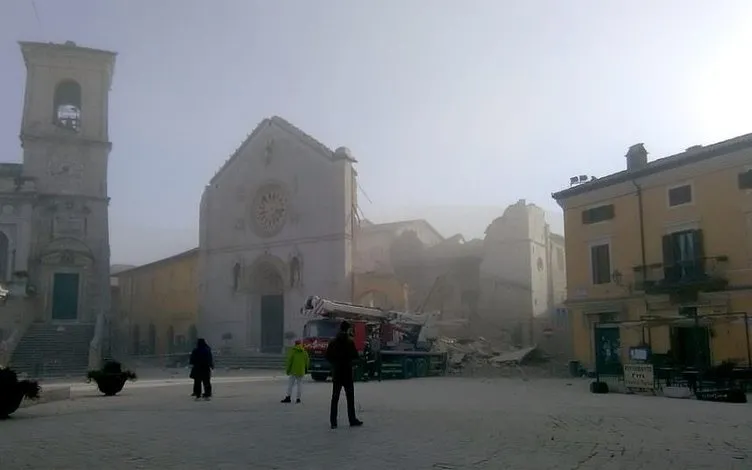 İtalya’da 6,5 büyüklüğünde deprem yıkıcı etki yaptı!