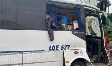 Maltepe’de seyir halindeki minibüs devrildi! Ölü ve yaralılar var