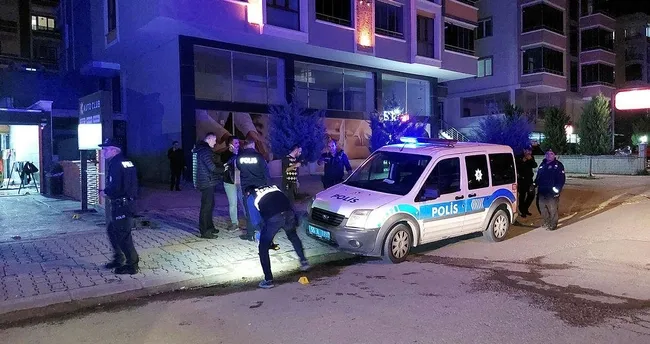 Samsun’da silahlı kavga: 3 yaralı, 8 gözaltı Samsun’da silahlı kavga: 3 yaralı, 8 gözaltı