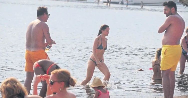 Kızı babada kendisi denizde