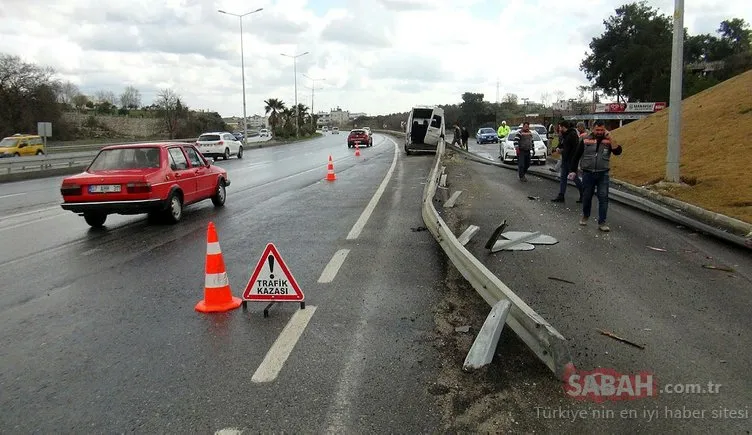 Antalya’da lastiği patlayan minibüs görenleri dehşete düşüren bir manzaraya yol açtı!