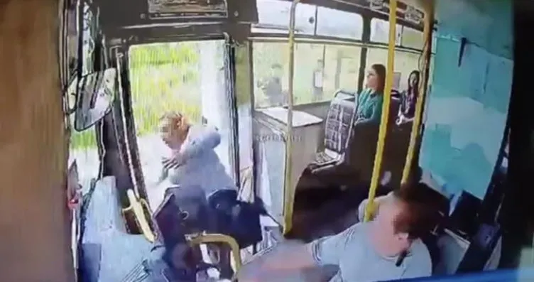 Kadın yolcu otobüsten düştü! Meğer seyir halinde...