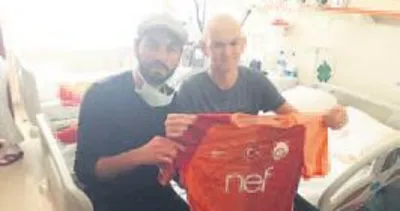 Ayağının tozuyla moral verdi