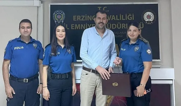 gazi-polis-memurlarina-meslektaslarindan-anlamli-ziyaret-1789901867135.jpg