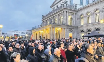 Depremzedeler için saygı duruşu