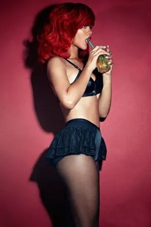 Rihanna’nın vücudu kadınları rahatsız ediyor