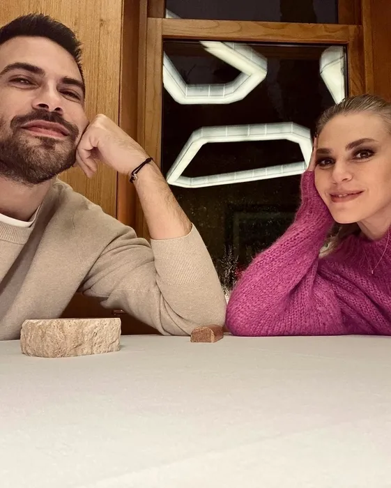 Aslı Enver minik kızı Elay ile Londra’nın altını üstüne getirdi! Küçük gezgin ile paylaşımlarına beğeni yağdı