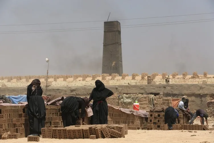 Irak’ın zorlu yaşamını omuzlayan kadın kerpiç işçileri