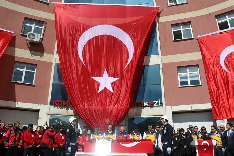 UMKE Paramedik sağlık personeli şehit Burak Tatar son yolculuğuna uğurlandı