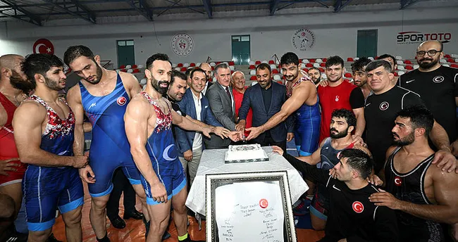 Cumhurbaşkanı Erdoğan, Bakan Bak’ın telefonundan Taha Akgül ile görüştü Cumhurbaşkanı Erdoğan, Bakan Bak’ın telefonundan Taha Akgül ile görüştü