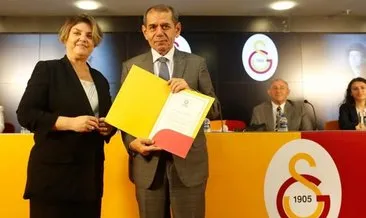 Galatasaray’da başkanlığa seçilen Dursun Özbek ve yönetimi mazbatalarını aldı
