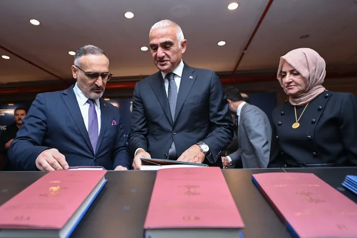 bakan-ersoydan-milli-kutuphanede-birlik-mesaji-her-eseri-her-dili-ortak-mirasimizin-bir-parcasi-olarak-goruyor-1791970869971.jpg