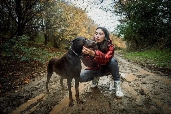 8 aylık hamile Neslihan Atagül can dostunu kaybetti!