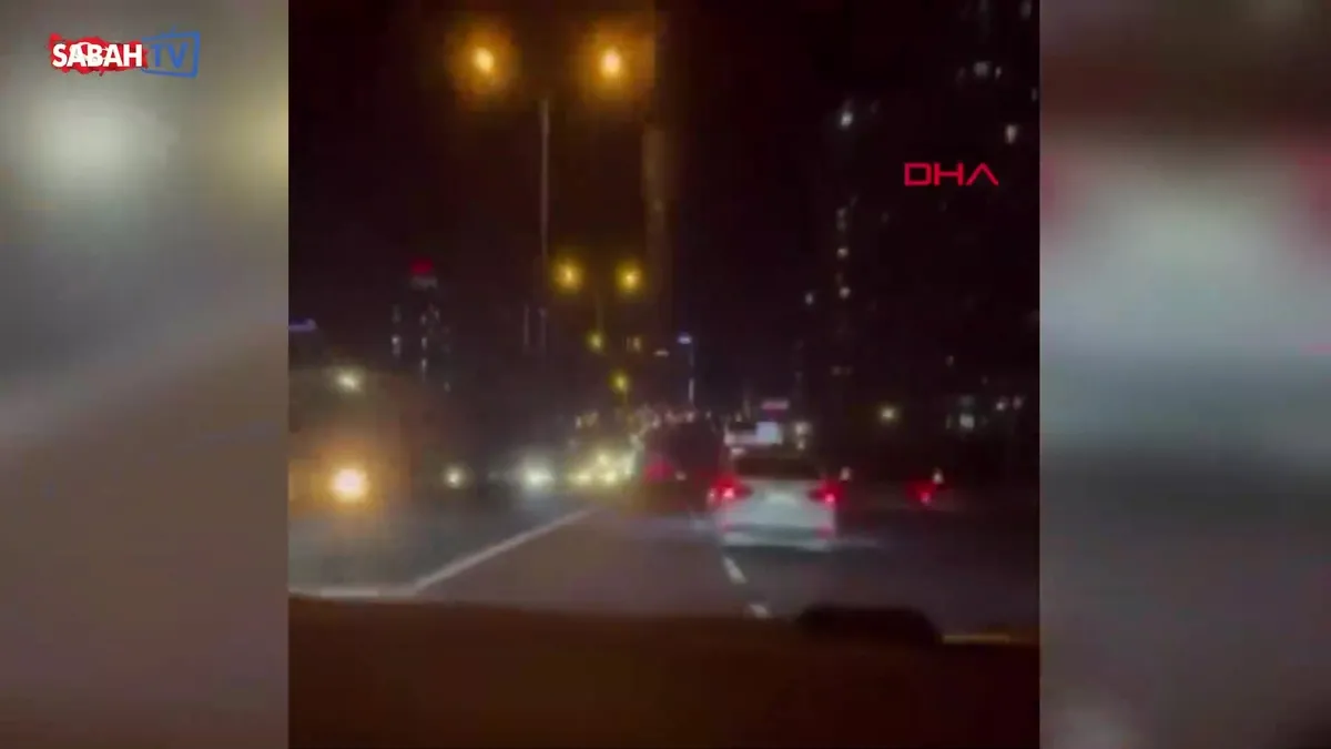 Avcılar’da trafiği tehlikeye düşüren sürücüye 18 bin lira ceza | Video videosunu izle Avcılar’da trafiği tehlikeye düşüren sürücüye 18 bin lira ceza | Video videosunu izle