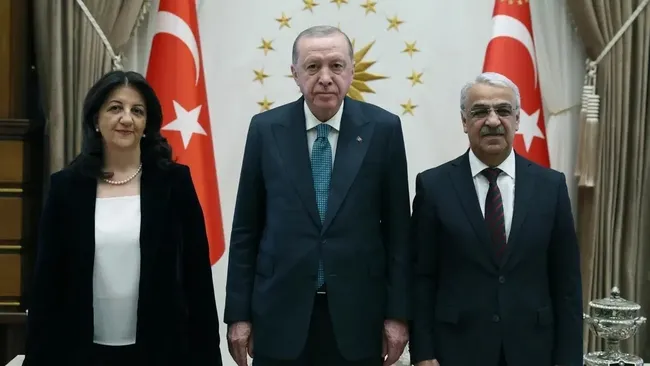 baskan-erdogan-dem-parti-heyeti-ile-gorusuyor-1786627897088.jpeg