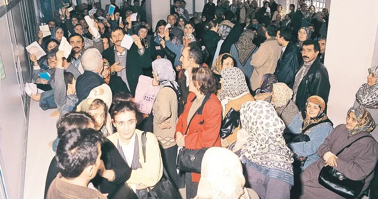 Annemle ilaç kuyruğunda çok bekledim