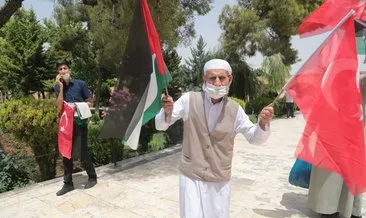 Başkan Kuş, vatandaşlara Türk ve Filistin bayrağı dağıttı