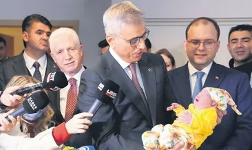 Altın ve çiçek hediye ettiler