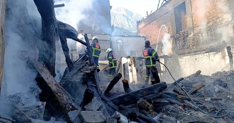 Amasya’da tarihi konak kül oldu: 1 ölü