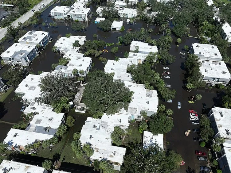 ABD’de Milton Kasırgası yıkıp geçiyor! 2.6 milyon kişi karanlıkta kaldı